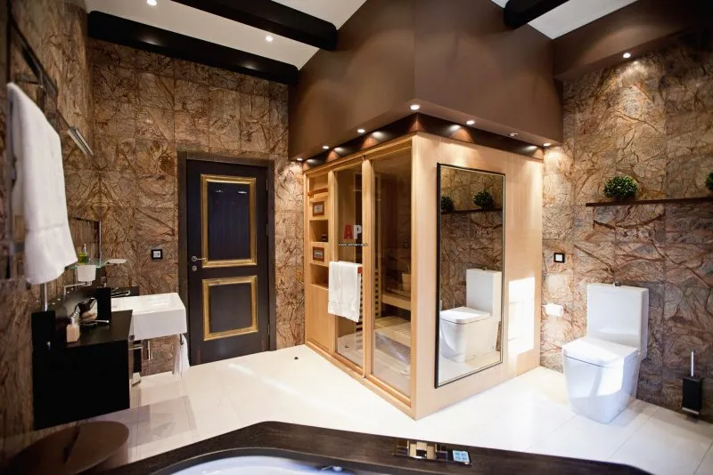 Большая ванная комната с сауной