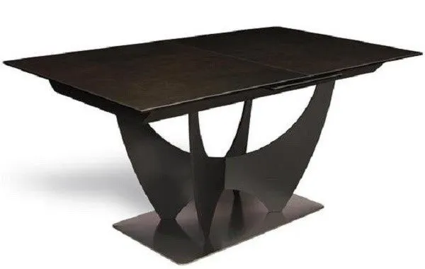 Обеденный стол с черными ножками