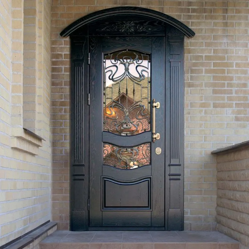 Дверь со стеклом входная уличная