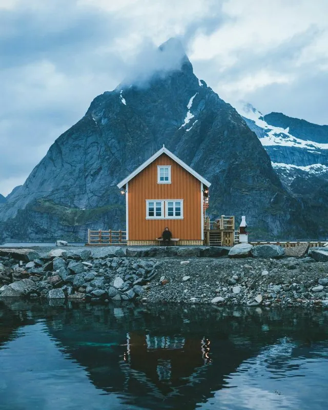 Фьорд Норвегия красный домик