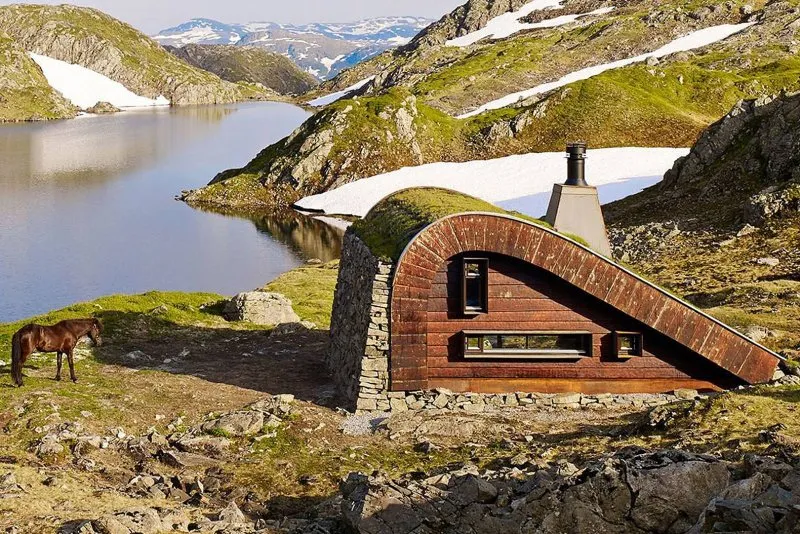 Дом в склоне горы в Норвегии