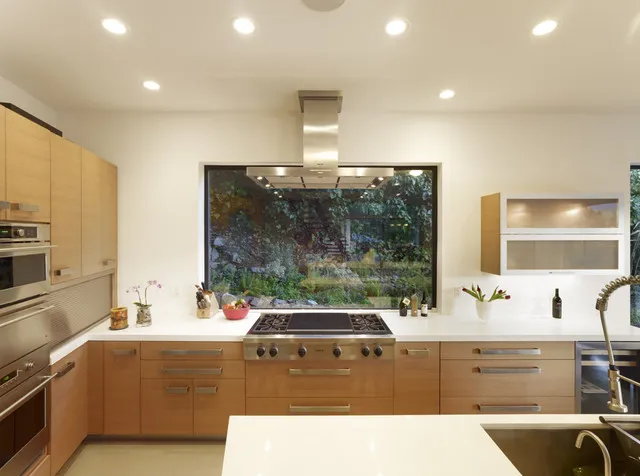 фото кухни в частном доме с окном