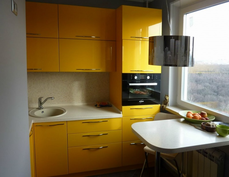 Дизайн очень маленькой кухни с максимальным использованием пространства