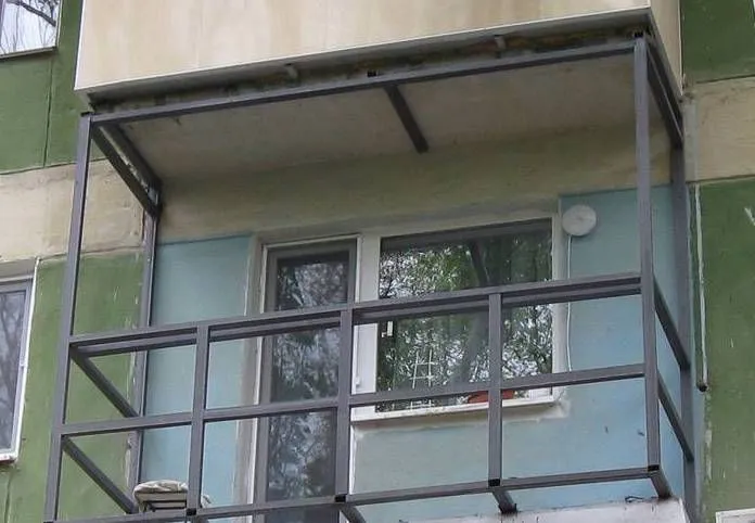 Балконный каркас металлический