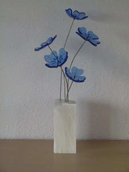 простой цветок из пластиковой бутылки