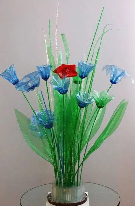 простой цветок из пластиковой бутылки 2