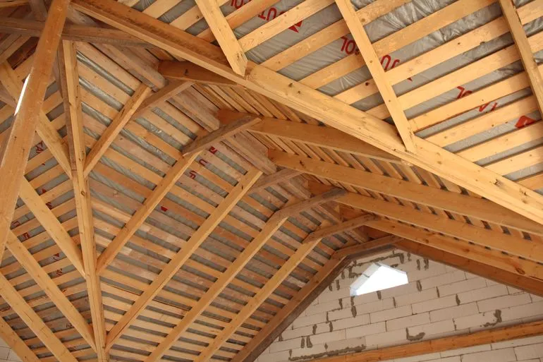 Как поставить вальмовую крышу с разными углами скатов