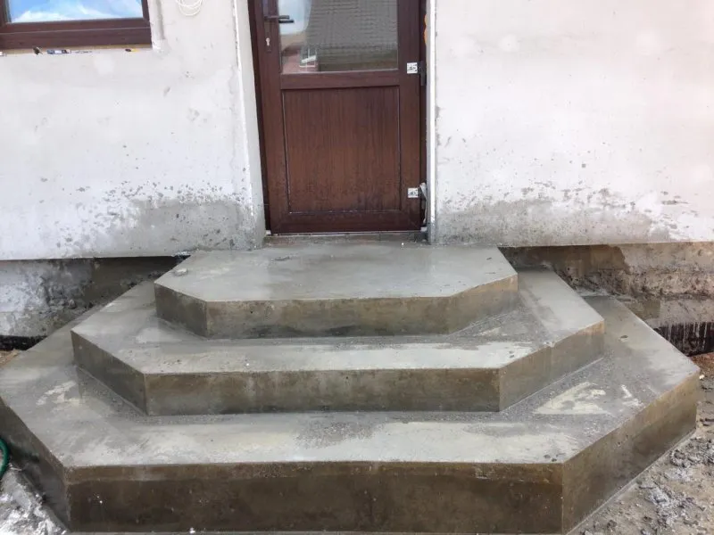 Входная лестница из бетона
