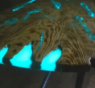 Как выглядят столы с подсветкой из эпоксидной смолы, какие они бывают и как делаются