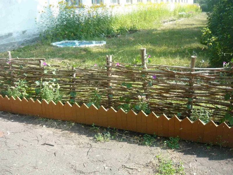 Забор декоративный для сада из веток
